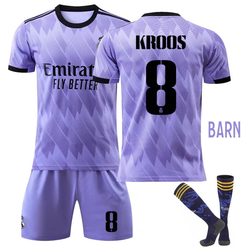 Barn Real Madrid Bortedraktsett 2022-2023 Lilla Kortermet + Korte bukser KROOS 8