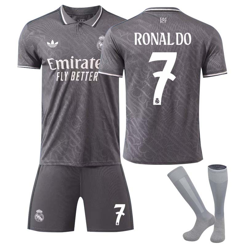 Gratis frakt på Real Madrid 2024/25 Ronaldo 7 Tredjedrakt