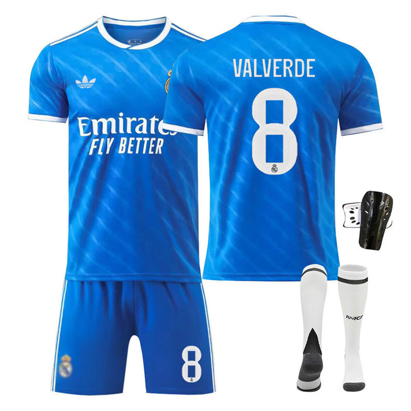 Real Madrid barnesett 25-26 – tredjedrakt og shorts med Valverde 8