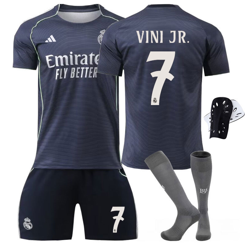 Real Madrid bortedrakt til barn 2025/26 med Vini Jr. navn og 7 nummer