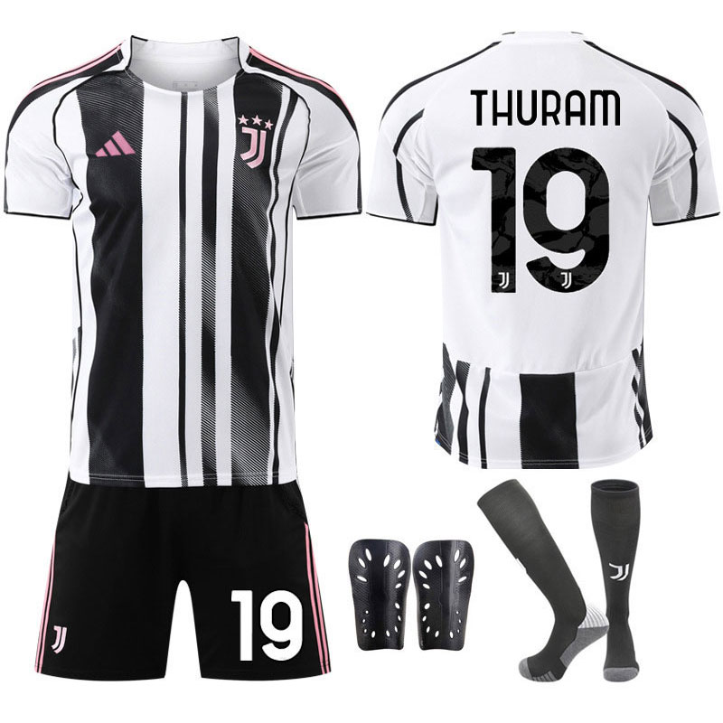 Juventus 2025/26 Herre Hjemmedrakt Thuram 19 med Kortermet og Shorts