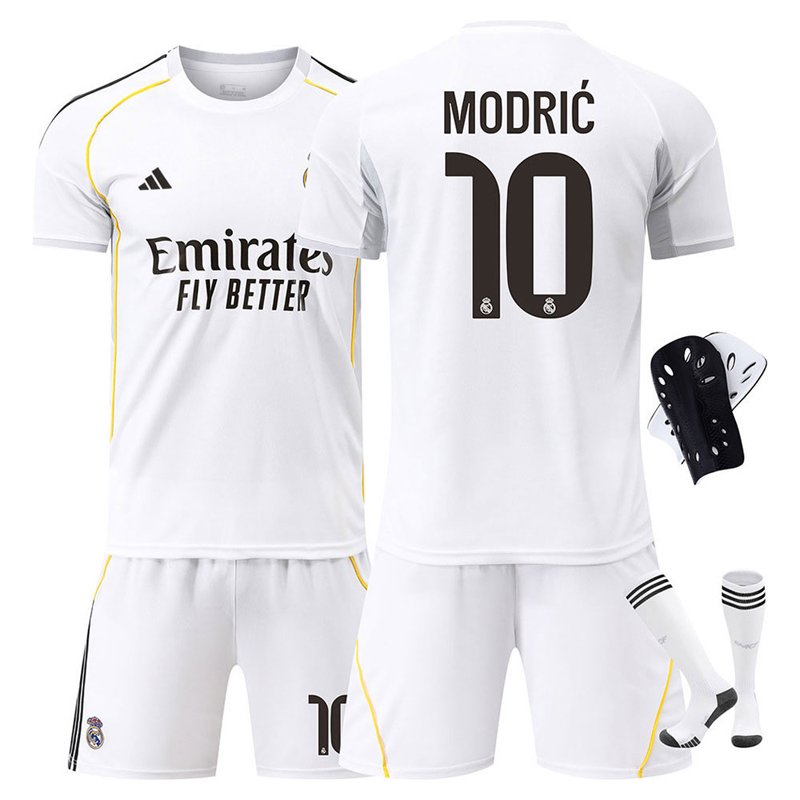 Real Madrid hjemmetrøye og shorts 2025/26 - med Modrić 10 trykk