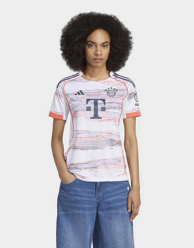 Bayern München bortedrakt 2025/26 for dame - Ekte produktbilde