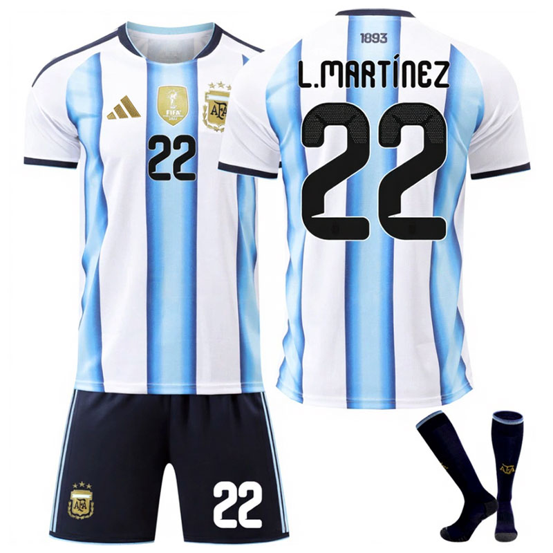Argentina 2026 VM hjemmedrakt sett med navn og nummer – L. Martinez 22
