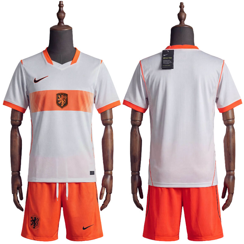 Nederland barn bortedrakt VM 2026 med shorts