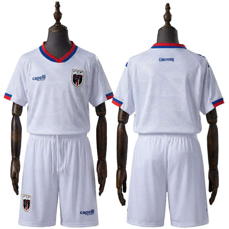 Kapp Verde 2026 fotballdrakt for barn - hvit drakt med shorts